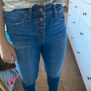 Madewell 10” high rise size 27 skinny jeans. Raw hem at the ankles.